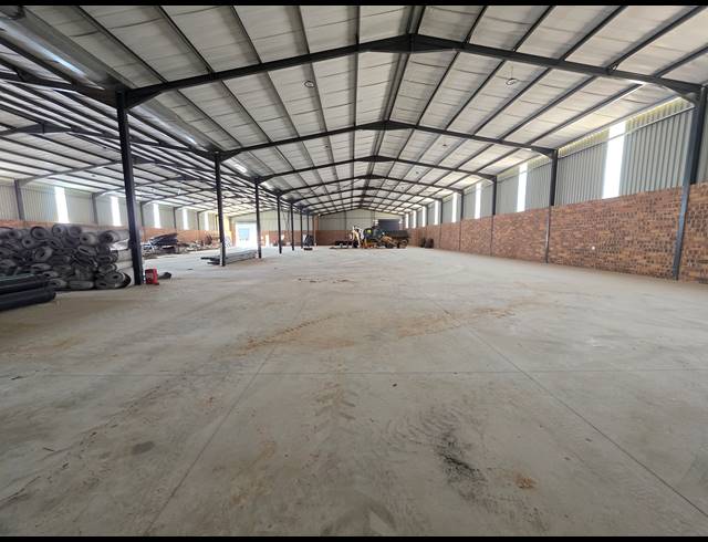 1,632M² WAREHOUSE TO LET IN AEROTON